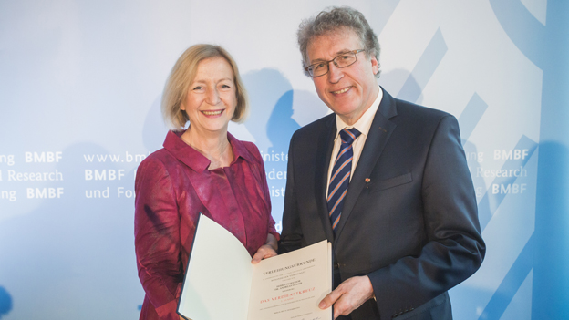 GJU: Bundesverdienstkreuz für Professor Andreas Geiger