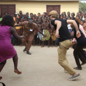 Mitglieder des Graduiertenkollegs "Performing Sustainability – Cultures and Development in West-Africa" beim Tanz in Ghana