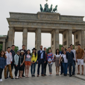 Gruppenbild vor dem Brandenburger Tor