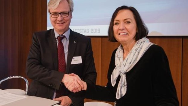 Vereinbarten heute in Berlin eine engere Kooperation: DIHK-Hauptgeschäftsführer Martin Wansleben und DAAD-Präsidentin Prof. Margret Wintermantel