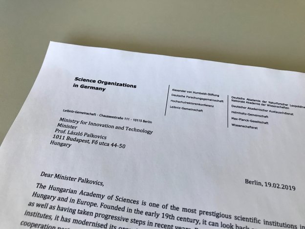 „Regierungspläne in Ungarn mit Wissenschaftsfreiheit unvereinbar“ – Auch der DAAD unterschreibt einen Brief an den ungarischen Minister für Innovation und Technologie